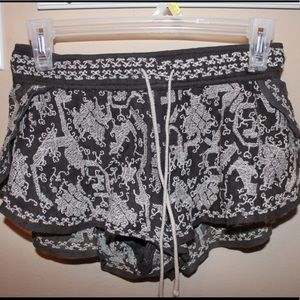 Super cute grey and white embroidered shorts